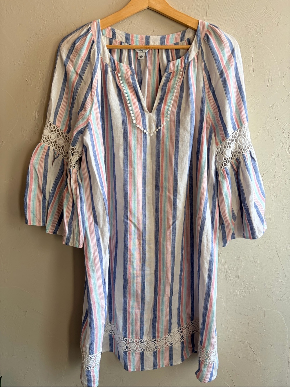 Crown & Ivy Women’s L Striped V-Neck Shift Dress Blue Pink Teal White Boho Coast